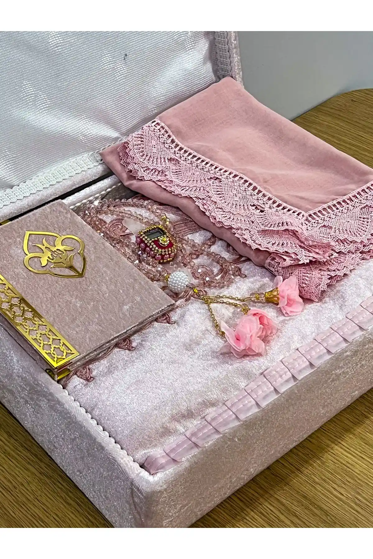 AYHANHOME ve Hicaz Pazarı Seccade Modellerinin Detaylı Karşılaştırması