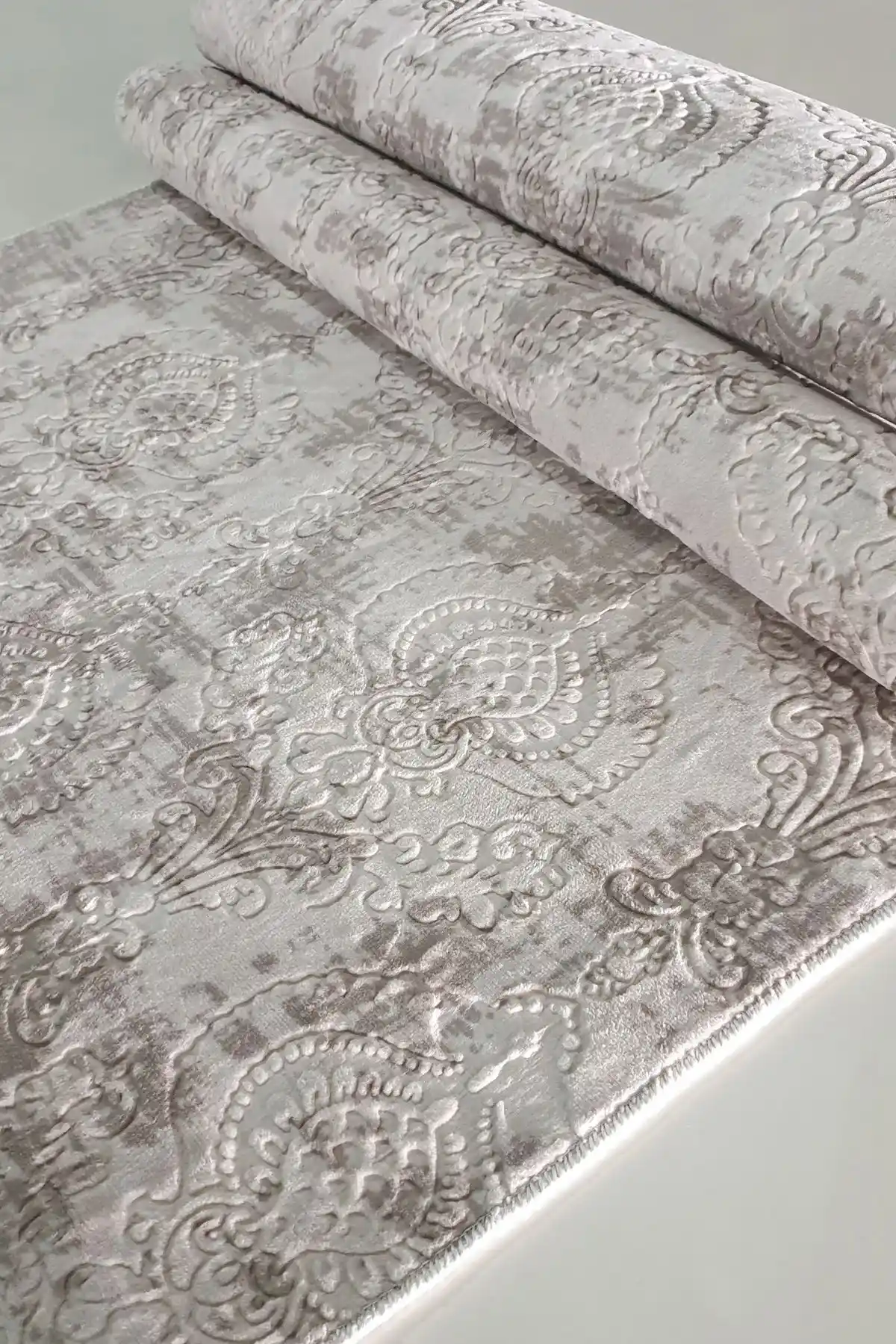 Babil Home Kaymaz Tabanlı Kabartmalı Yolluk Halılarının Karşılaştırması