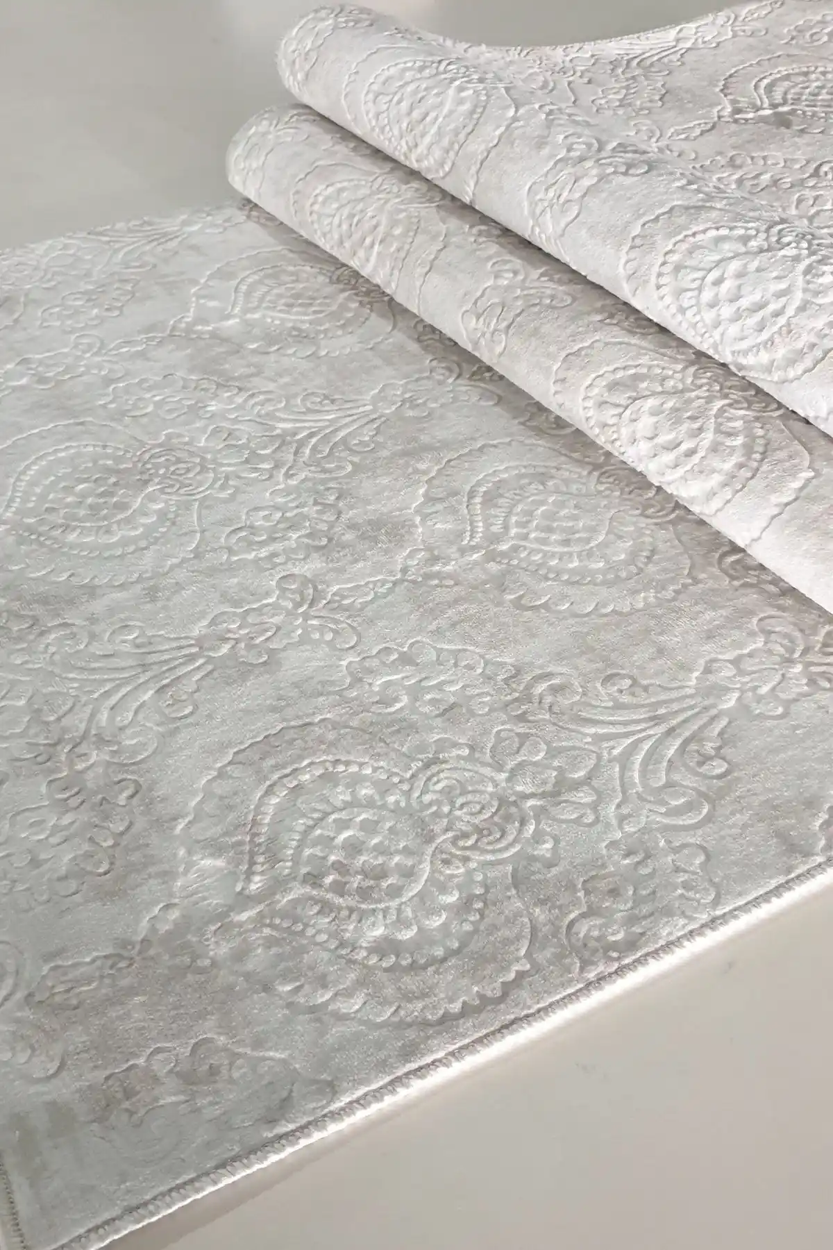 Babil Home Kaymaz Tabanlı Kesme Rulo Halı: Estetik ve Dayanıklı İç Mekan Çözümü