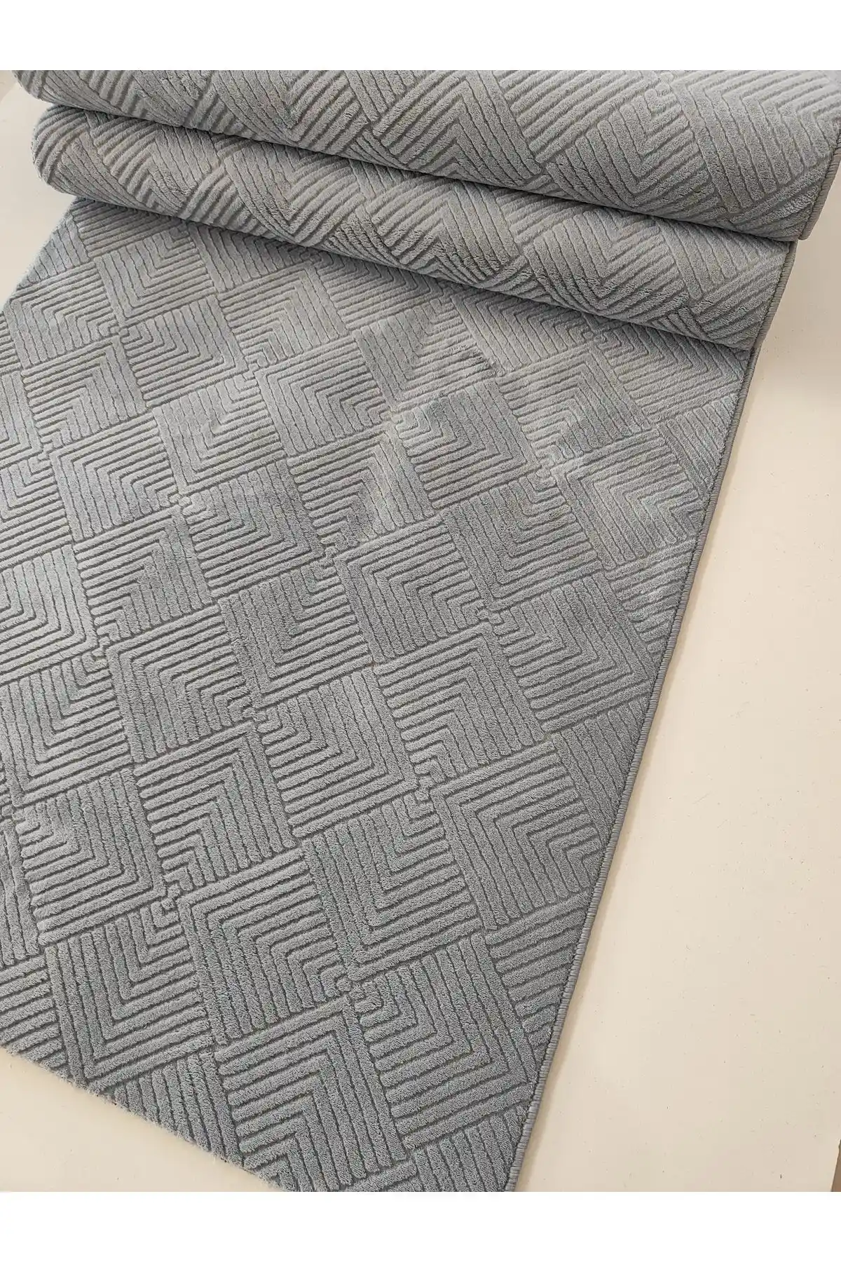 Bakırözü Home Kaymaz Tabanlı Halı ve Yolluk Karşılaştırması: Özellikler ve Kullanıcı Yorumları