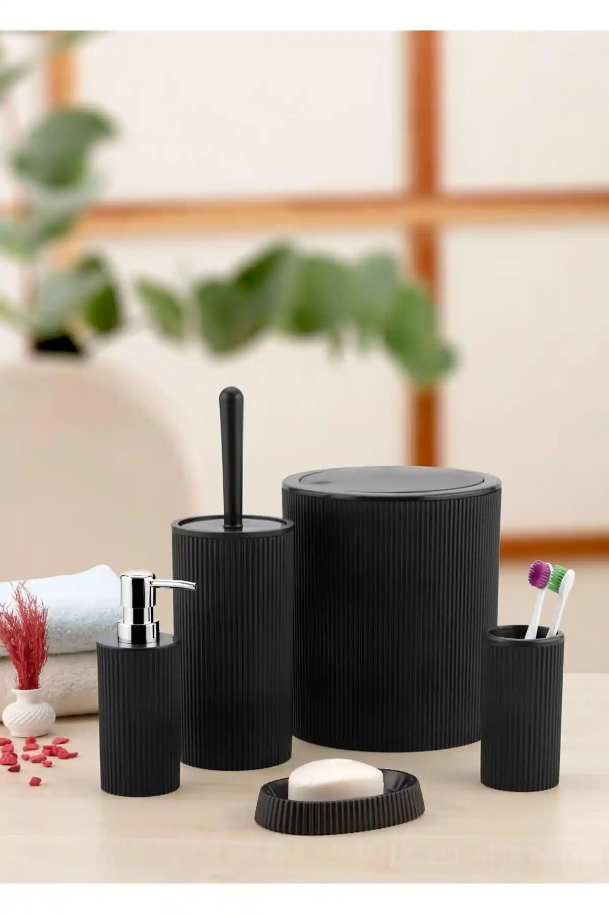 Banyo Dekorasyonunda Şıklık ve Dayanıklılık İçin En İyi 5 Parça Banyo Setleri Karşılaştırması