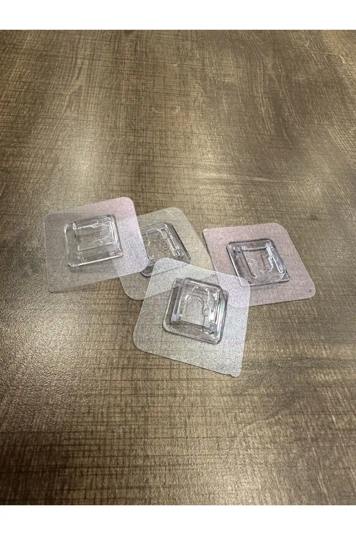 Banyo ve Ev Düzeninde Kullanılan Yapışkan Ürünlerin Karşılaştırması ve Seçim Rehberi