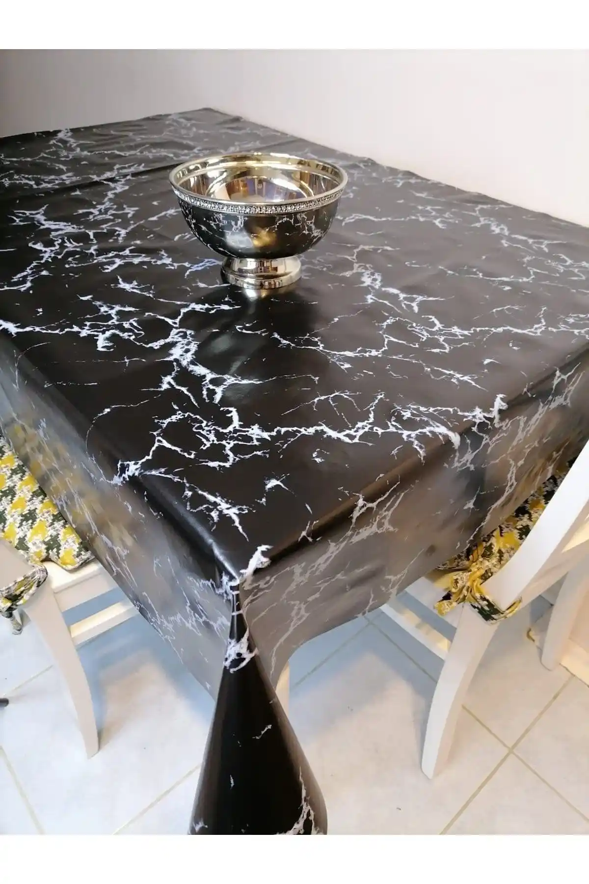 Başak Ev Tekstili Elyaflı ve CLK Home Silinebilir PVC Muşamba Karşılaştırması