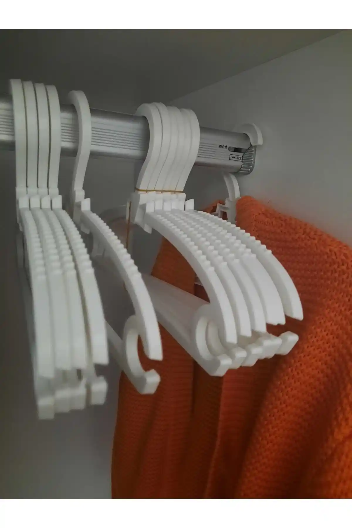 Bebek ve çocuk kıyafetleri için dayanıklı ve şık plastik askı seti