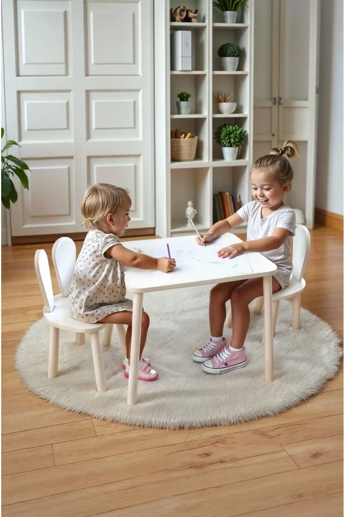 Bee Smart Montessori Çocuk Masası: Güvenli ve Estetik Çocuklar İçin Modern Mobilya Çözümü