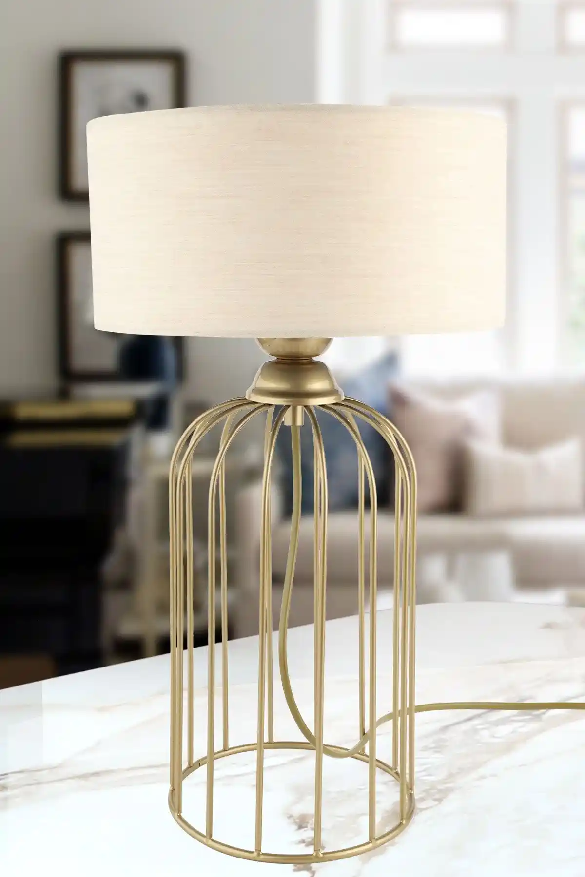 Begüsa 1 ve White West inn House Masa Lambaları Karşılaştırması: Stil ve İşlevsellik Analizi