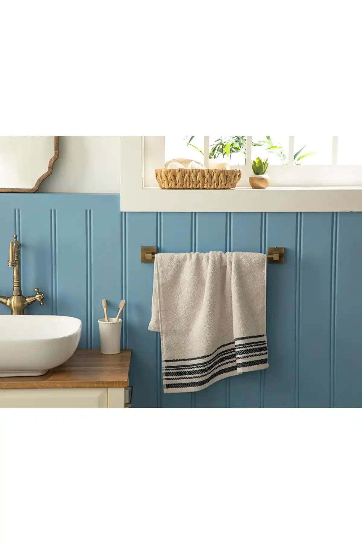 Bej Renkli English Home Polka Dot Pamuklu Yüz Havlusu: Şıklık ve Fonksiyonellik Bir Arada