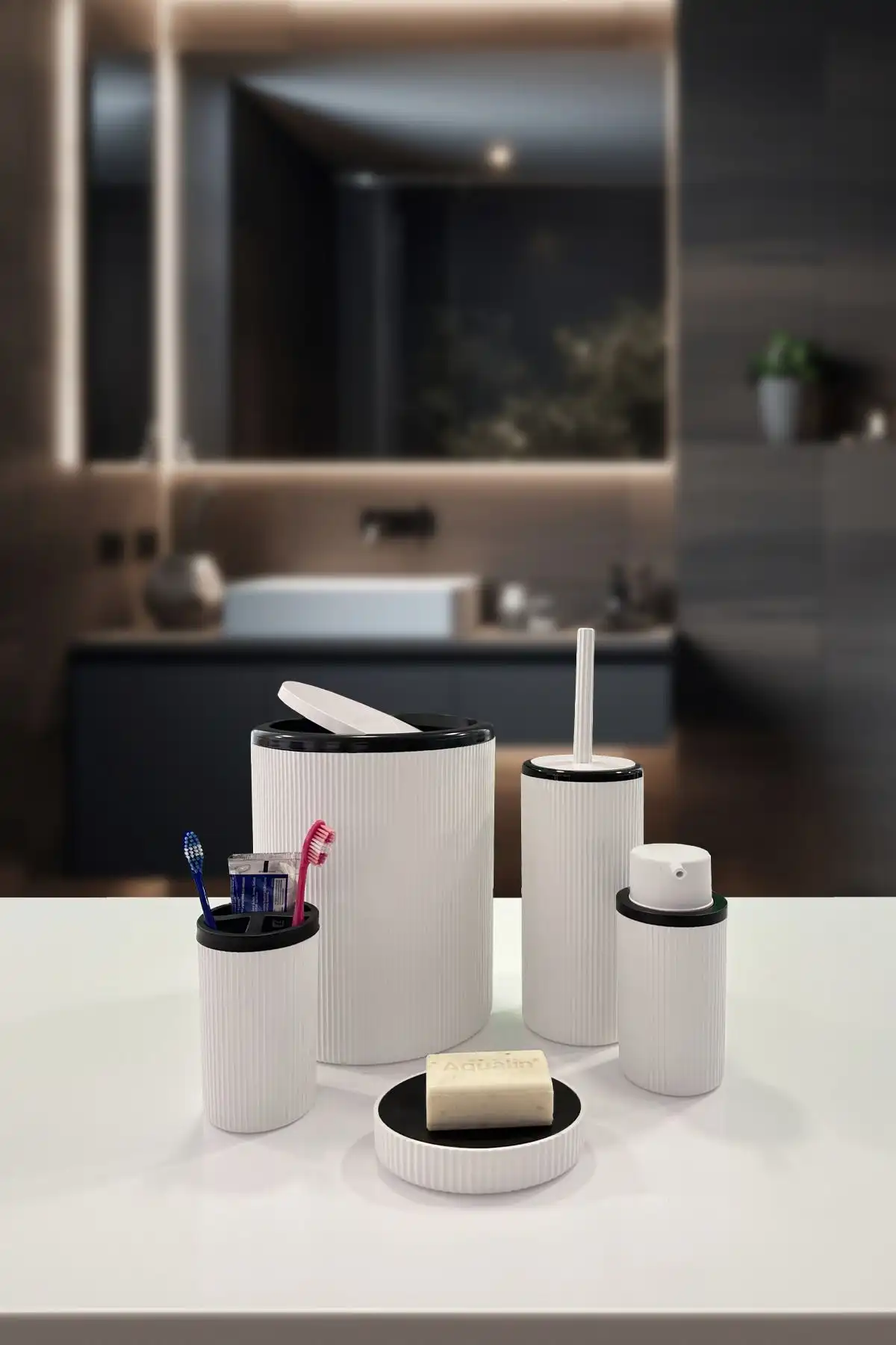 Biltas Plastik ve Decorev Lüks Banyo Seti Karşılaştırması: Hangi Ürün Daha Uygun