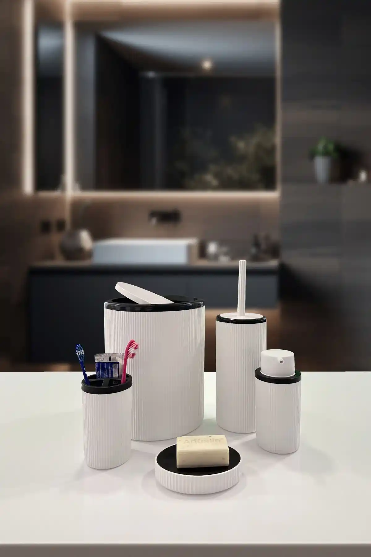 BİLTAŞ PLASTİK ve Eminem 5 Parça Banyo Seti Karşılaştırması ve Özellikleri