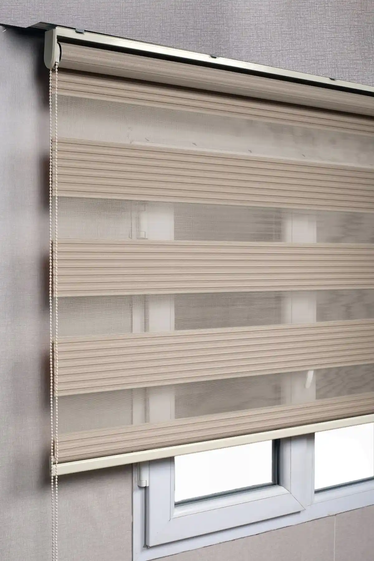 Bizdenperde Brillant Pileli Kum Beji Zebra Stor: Estetik ve Fonksiyonellik Bir Arada