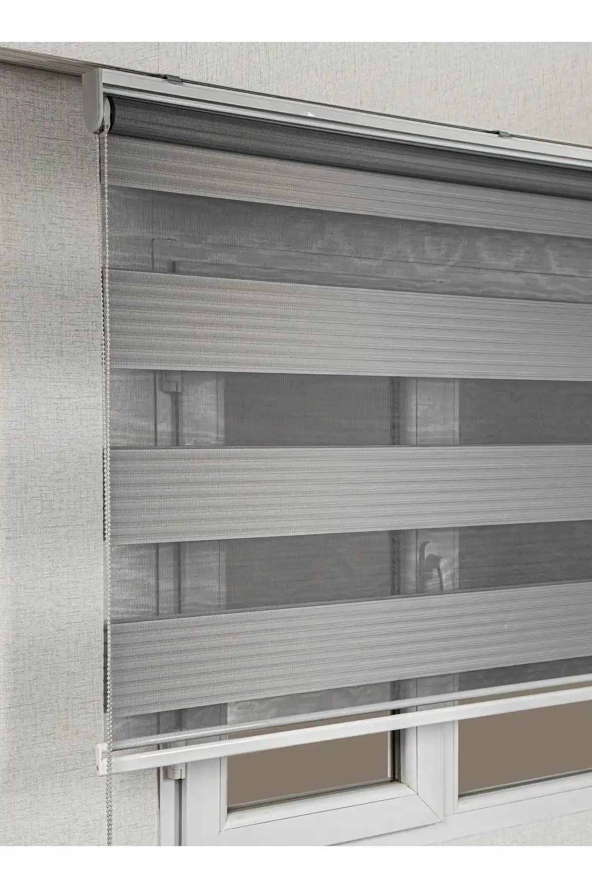 Bizdenperde ve Dekoronyedi Zebra Stor Perdeler Karşılaştırması: Özellikler ve Kullanıcı Yorumları