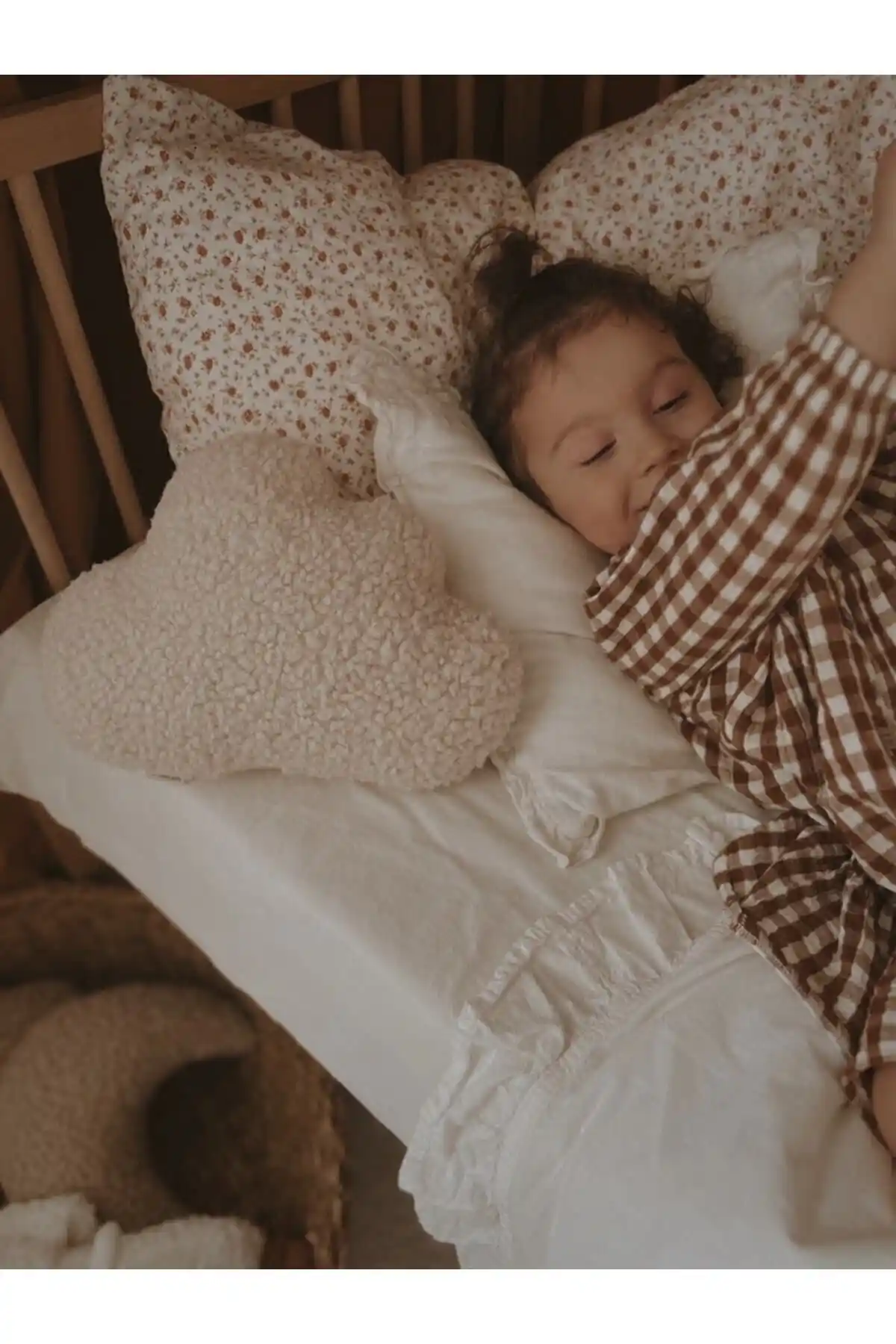 Bohemoon Teddy Bulut Yastık Krem: Bebekler İçin Konforlu ve Şık Uyku Yardımı