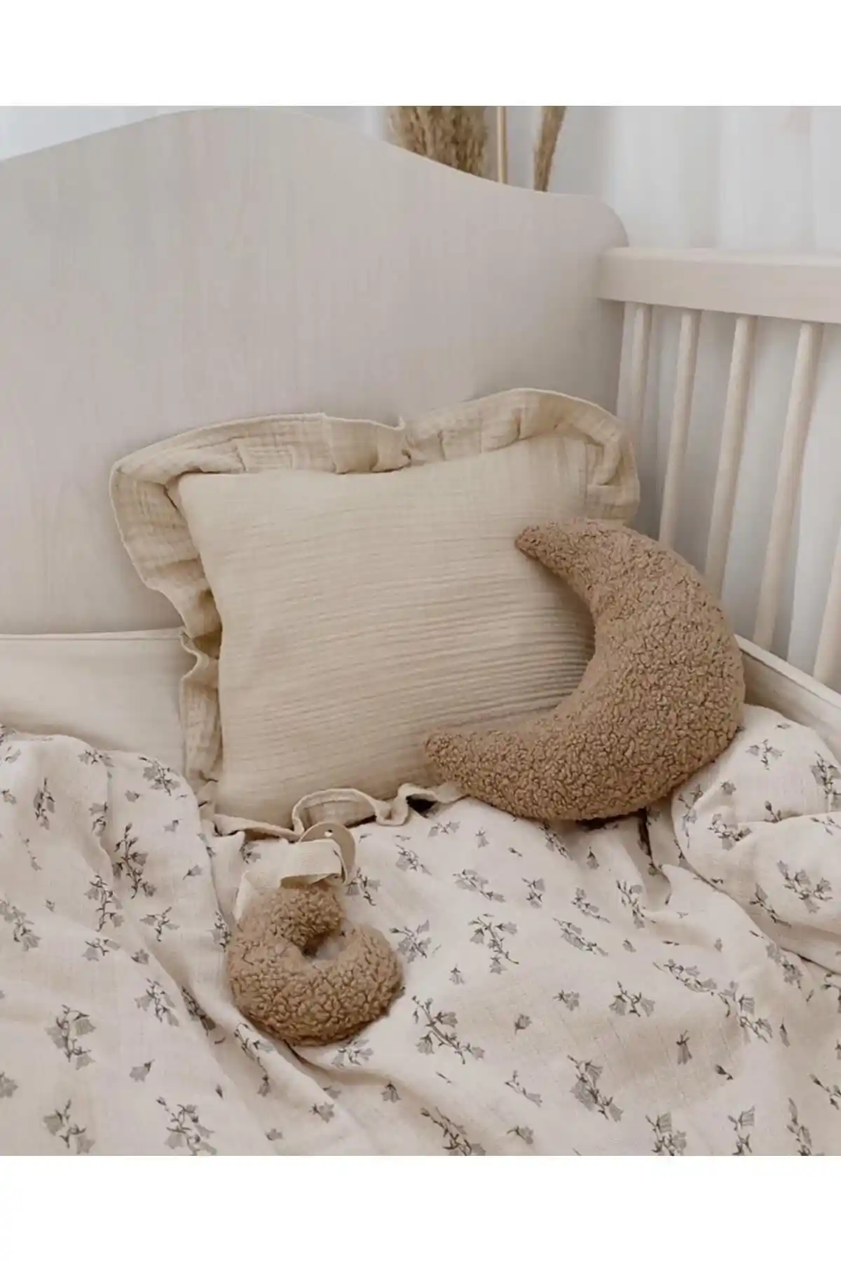 Bohemoon Teddy Moon Kahverengi Bebek Yastığı Şıklık ve Konfor Sunar