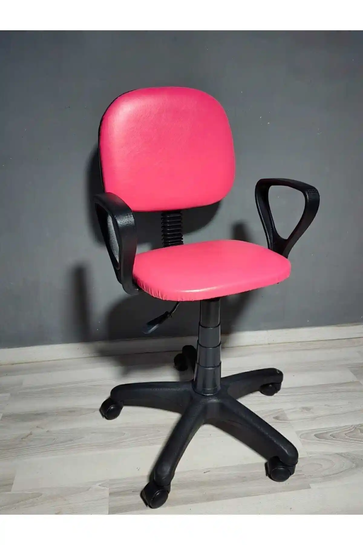 Boss Concept Döner Tekerlekli Çalışma Sandalyesi: Modern ve Ergonomik Ofis Koltuğu Özellikleri