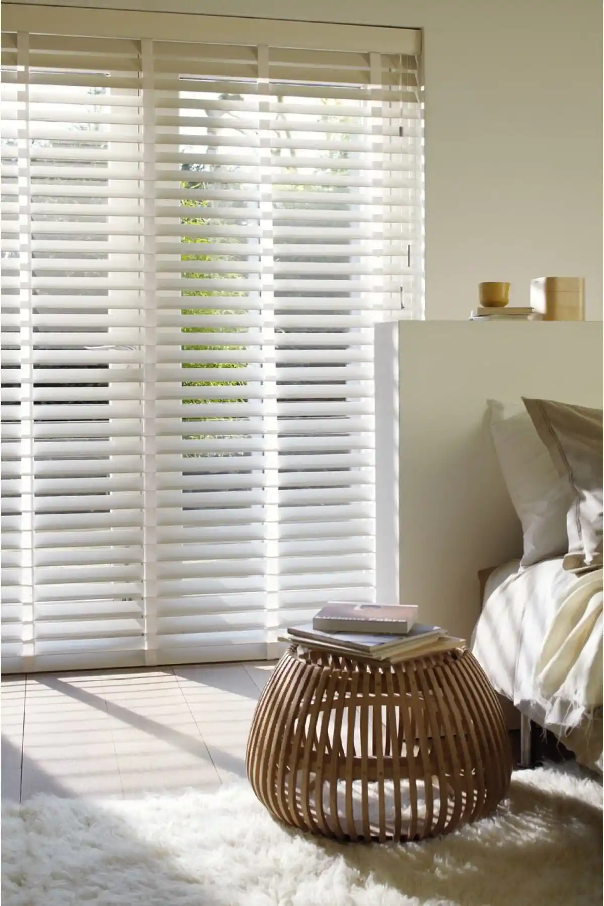 Brillant Beyaz Ahşap Jaluzi Perde: Modern ve Fonksiyonel Tasarım ile Mekânlara Şıklık Katın