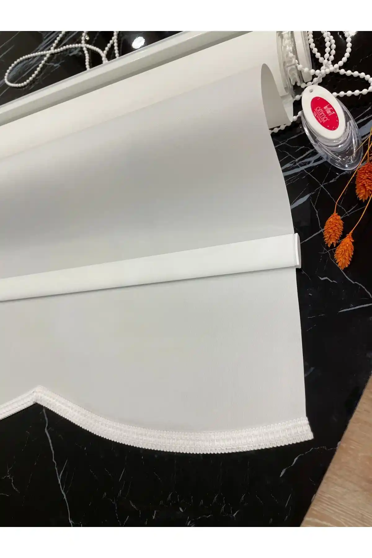 Brillant Düz Beyaz Stor Perde: Şık ve Fonksiyonel Tasarım ile Dayanıklı Perde Seçenekleri