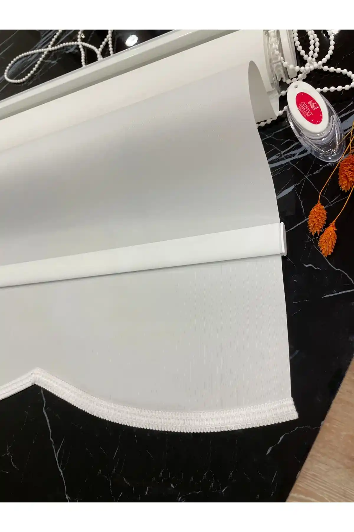 Brillant Düz Beyaz ve ESDEH Lazer Kesim Stor Perde Karşılaştırması