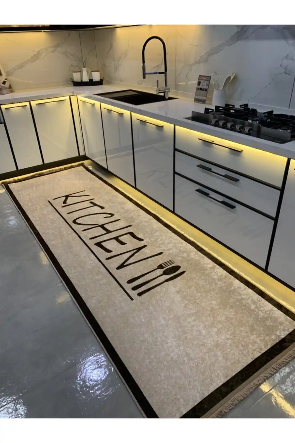 Brillant Lateks Deri Taban Saçaklı Mutfak Halısı Modern ve Dayanıklı Tasarım Özellikleri