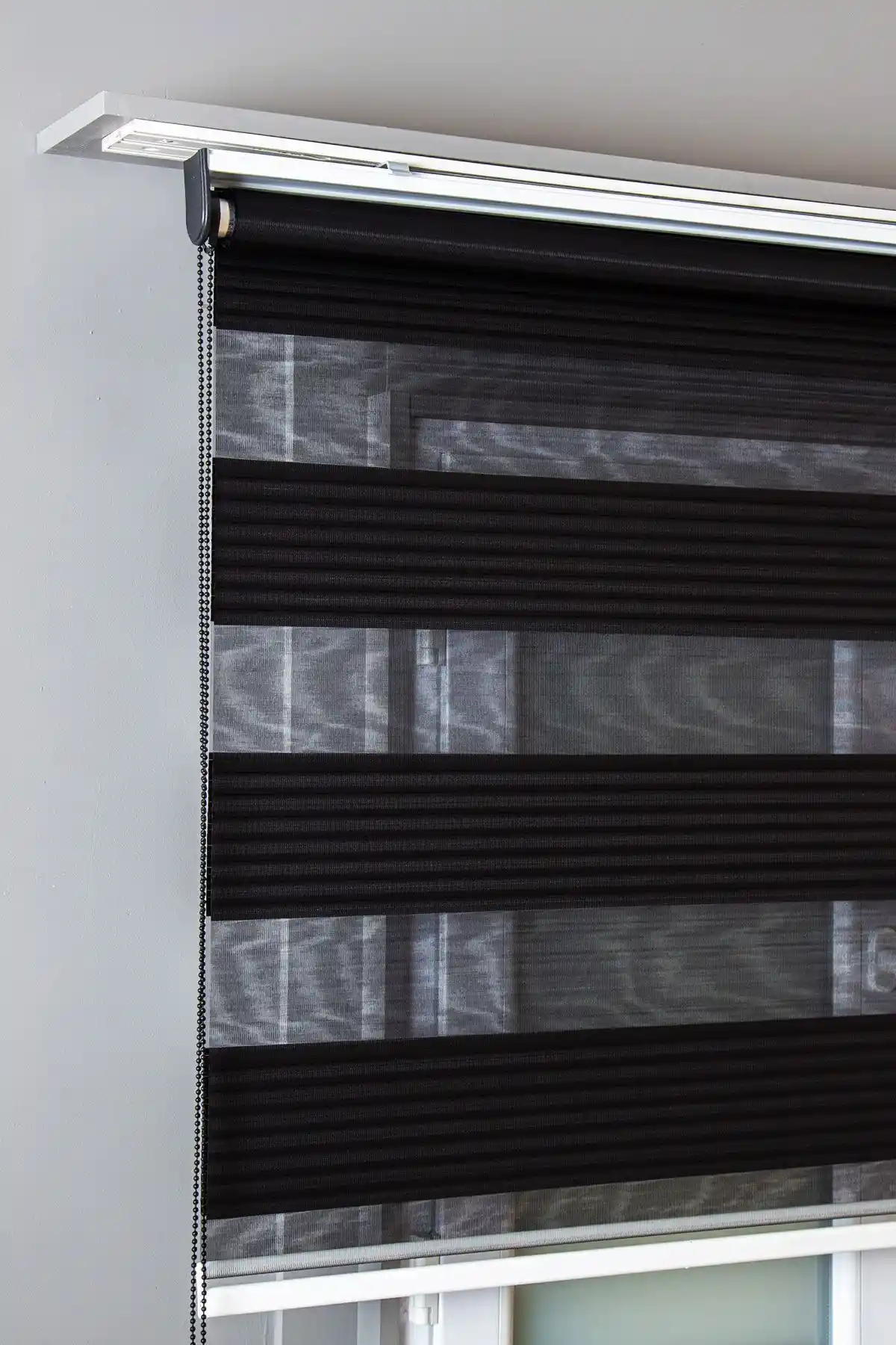 Brillant Siyah Zebra ve Bambu Düz Zebra Perdelerinin Karşılaştırması ve Özellikleri