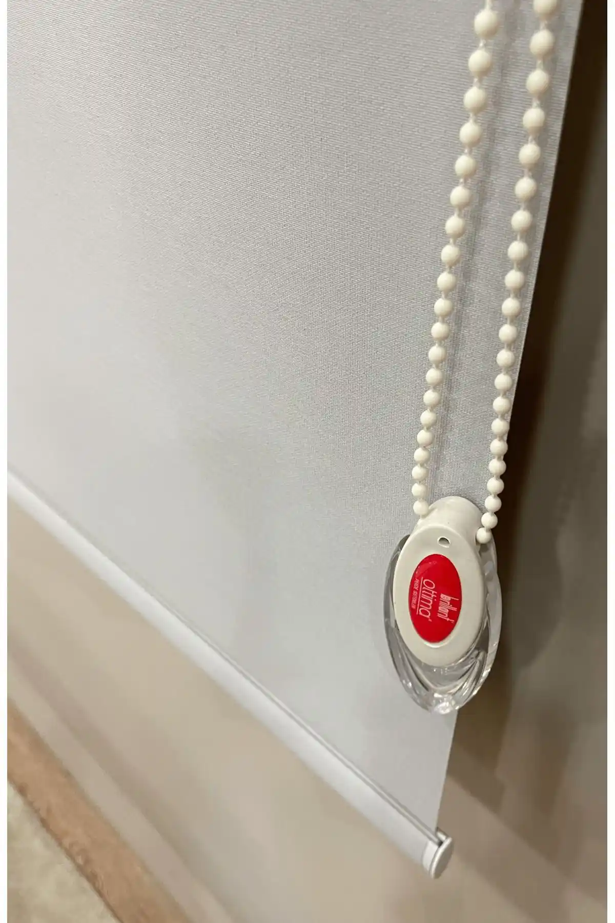 Brillant Stor Perde: Estetik ve Dayanıklı Güneşlik Perde Çözümü (75-90 karakter)