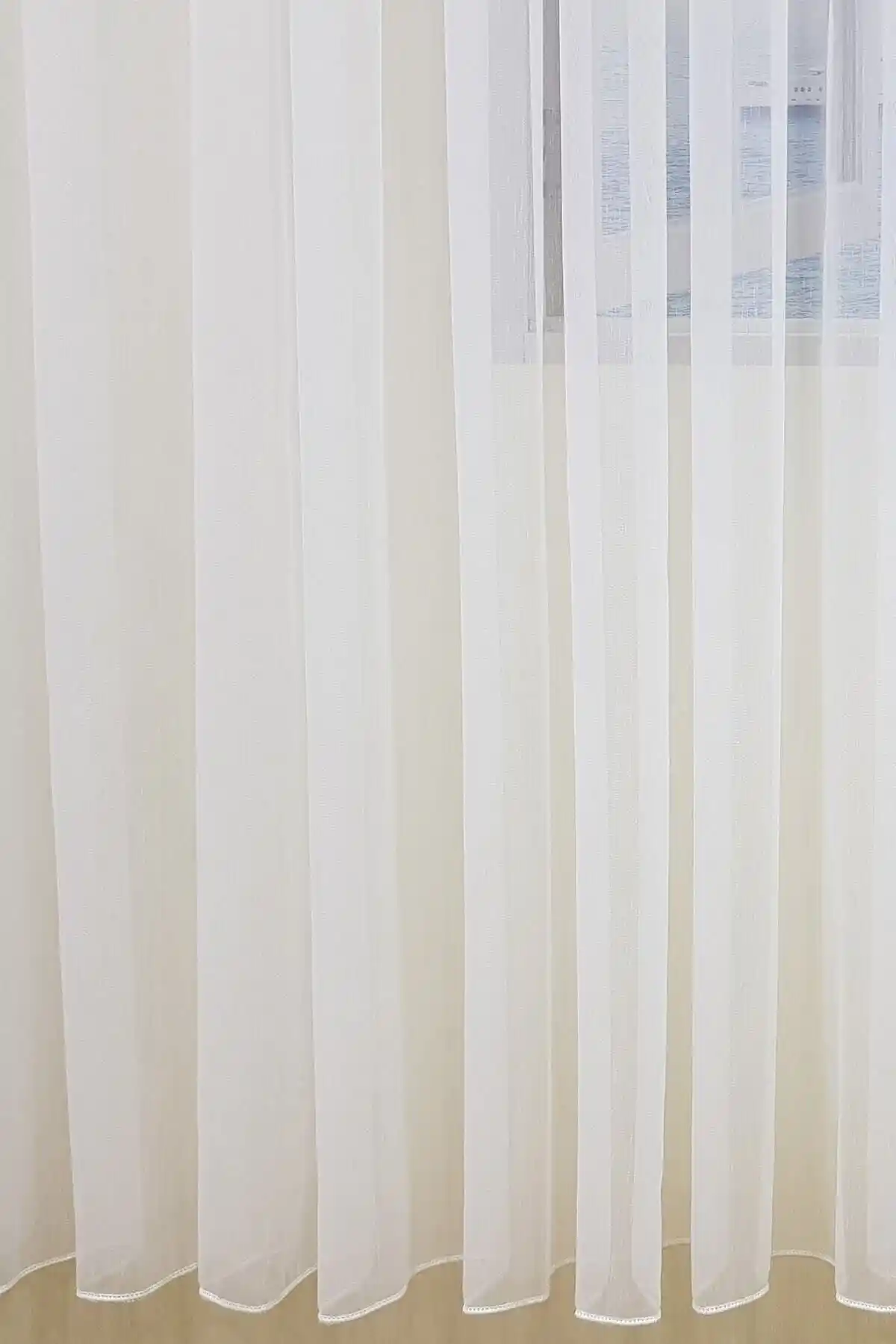 Brillant Tt Zemin Seyrek Pile Tül Perde: Modern ve Şık Tasarım ile İç Mekân Dekorasyonunuza Uyum Sağlar