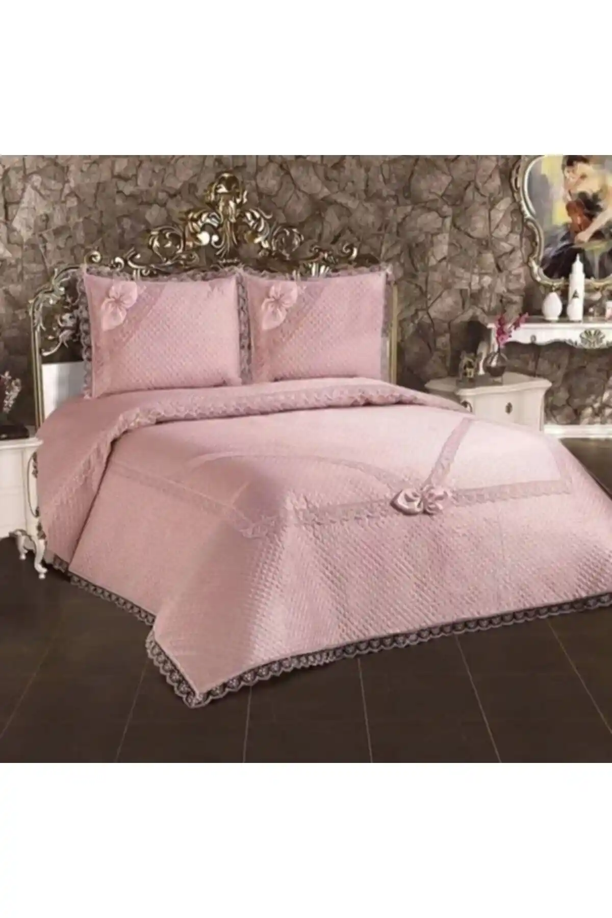 Bursa Tekstil ve Çeyizci Naime Kapitone Güpürlü Pudra Pike Takımları Karşılaştırması