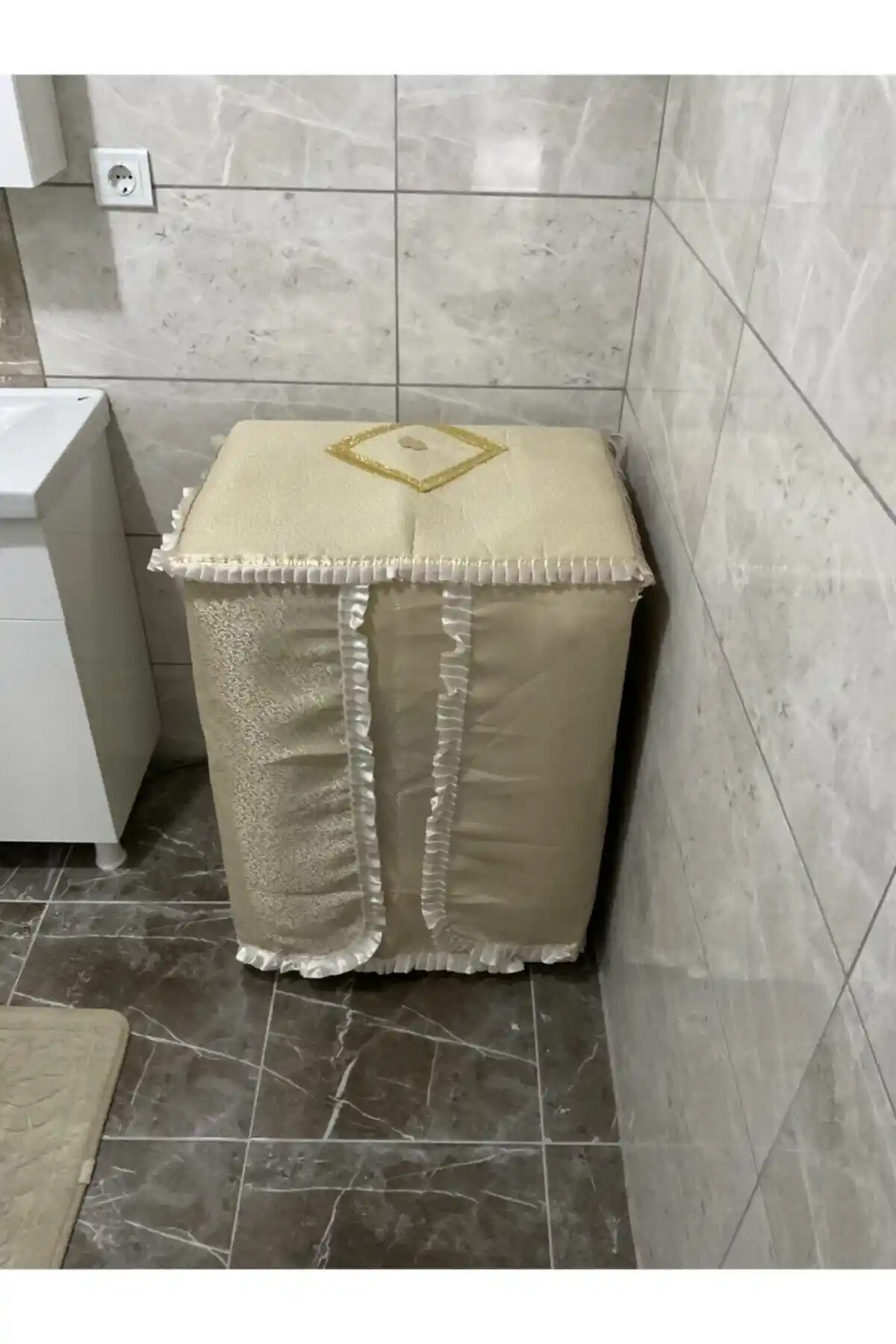 Çalışkan Çeyiz Evi Çamaşır Makinesi Örtüsü: Estetik ve Koruma Bir Arada