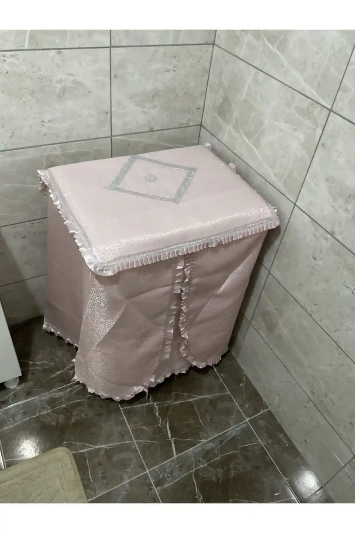 Çalışkan Çeyiz Evi Çamaşır Makinesi Örtüsü: Estetik ve Koruyucu Çözüm