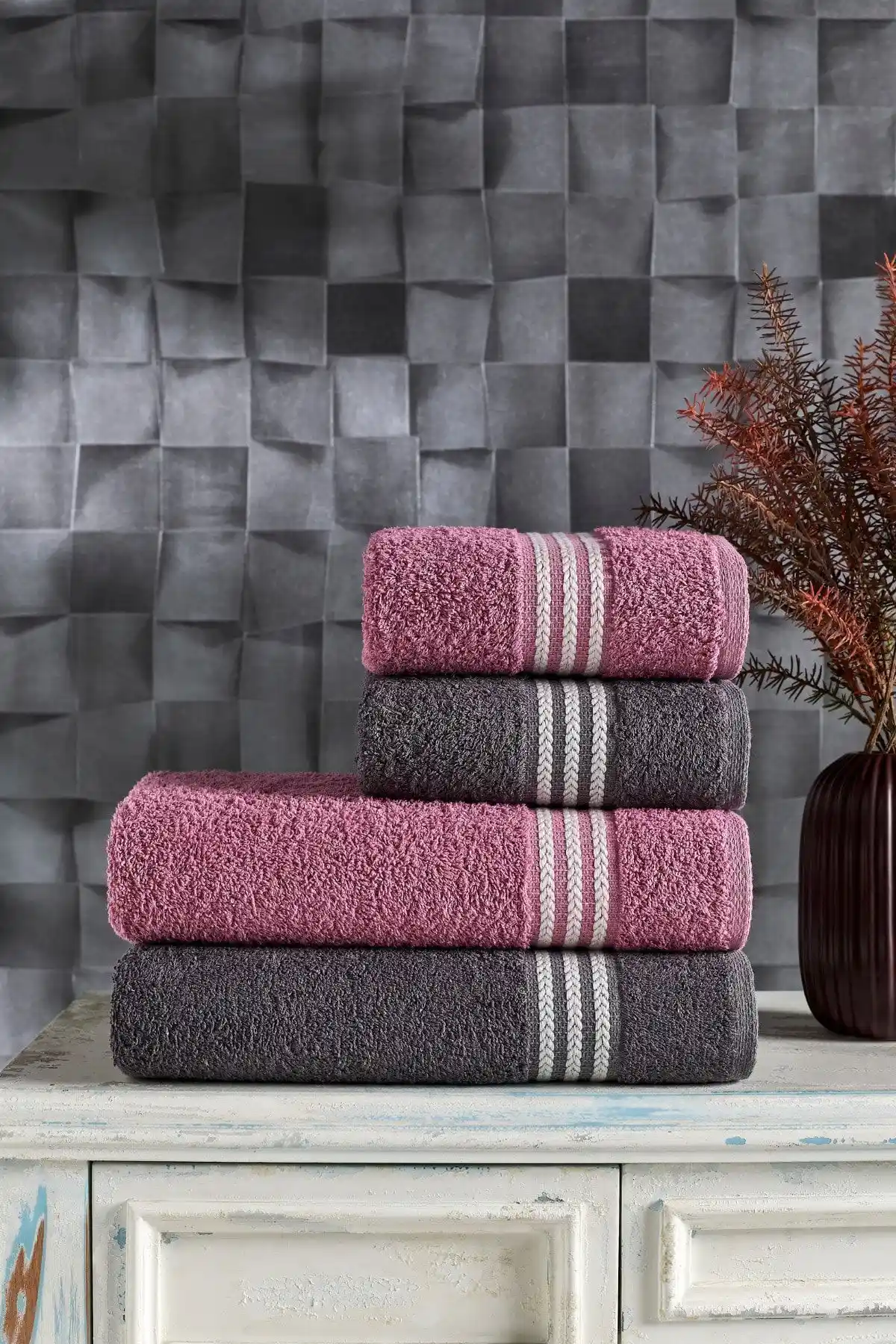 Casnack Veronica 4'lü Banyo Havlu Seti Modern Tasarım ve Yüksek Emicilikle Sunulur