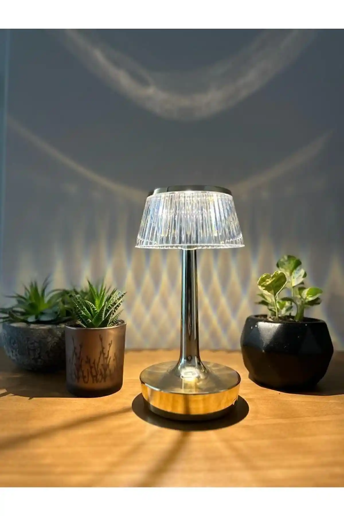 Cata Şarjlı Masa Lambası Modern ve Çok Yönlü Kablosuz Aydınlatma Çözümü