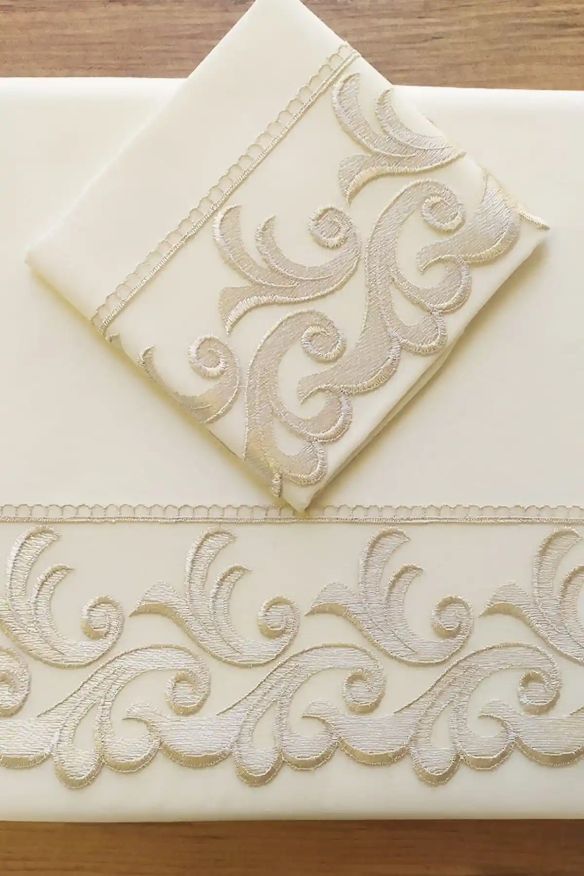 Çeyiz Diyarı Fransız Güpürlü Belinda Nevresim Takımı: Şıklık ve Konforun Buluşması