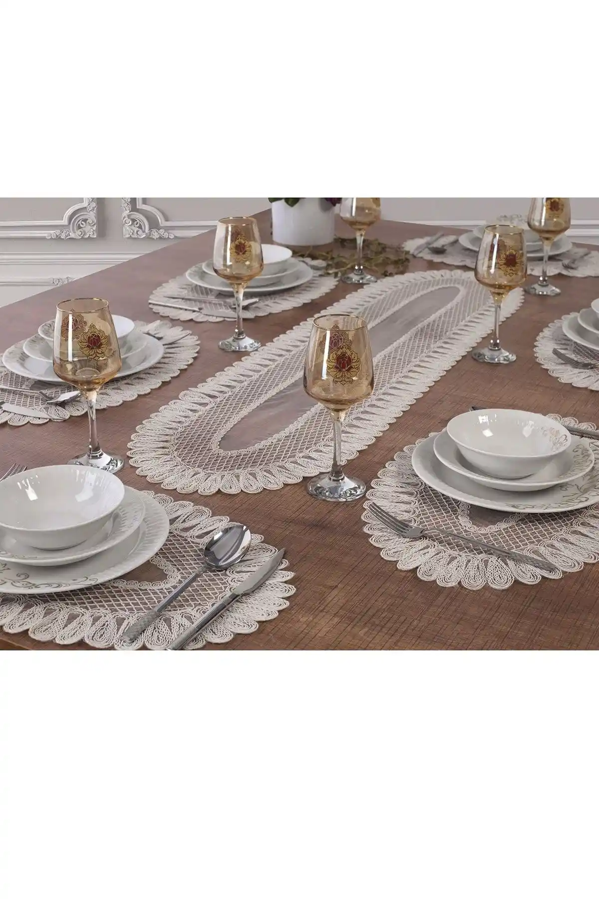 Çeyizci Tekstil Amerikan Servis ve Masa Örtüsü Seti ile Şık ve Dayanıklı Yemek Sunumu