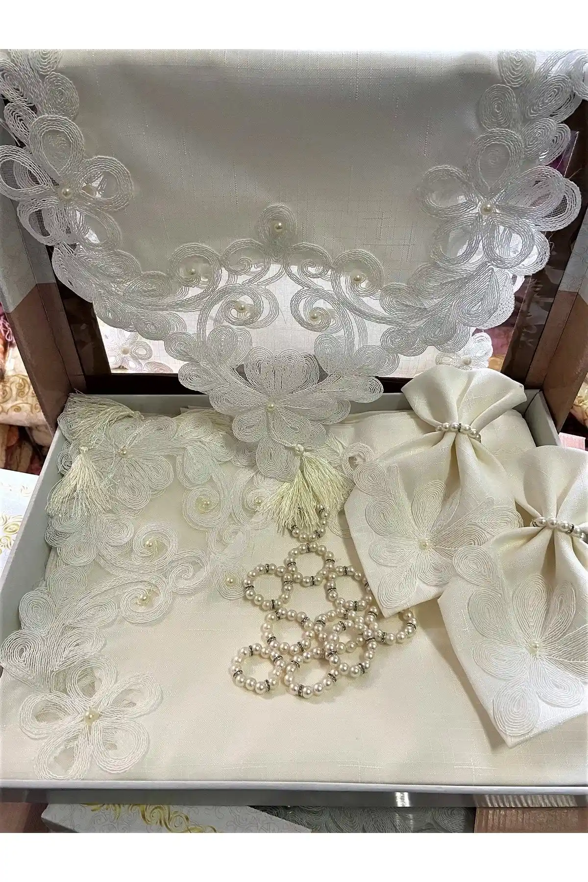 Çeyizlik Masa Örtüsü ve Yemek Takımı Seti 12 Kişilik Ekru Dantel Modern Tasarım