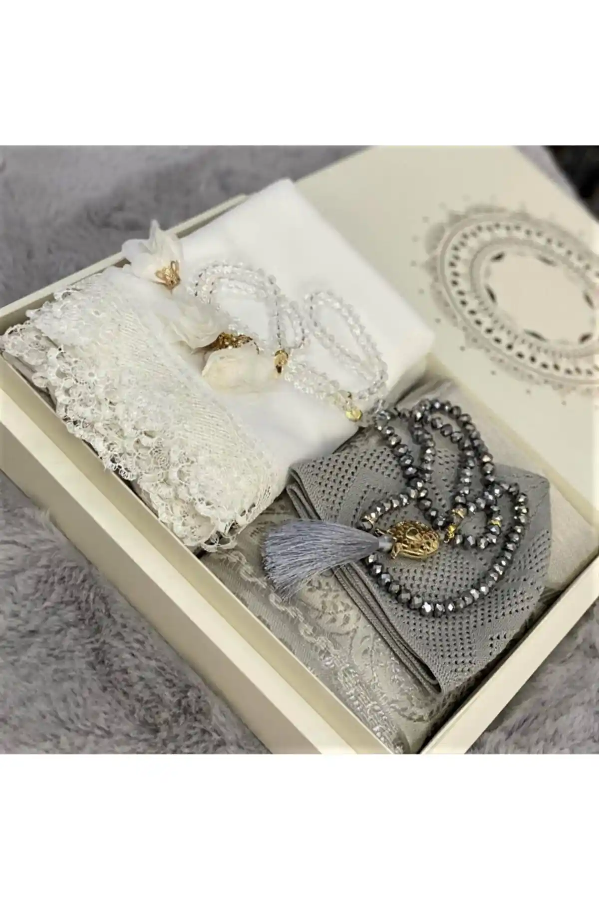 Çeyizlik Seti: Modern Tasarım, Hafif ve Dayanıklı Damat ve Gelin Bohçası ile Seccade Takımı