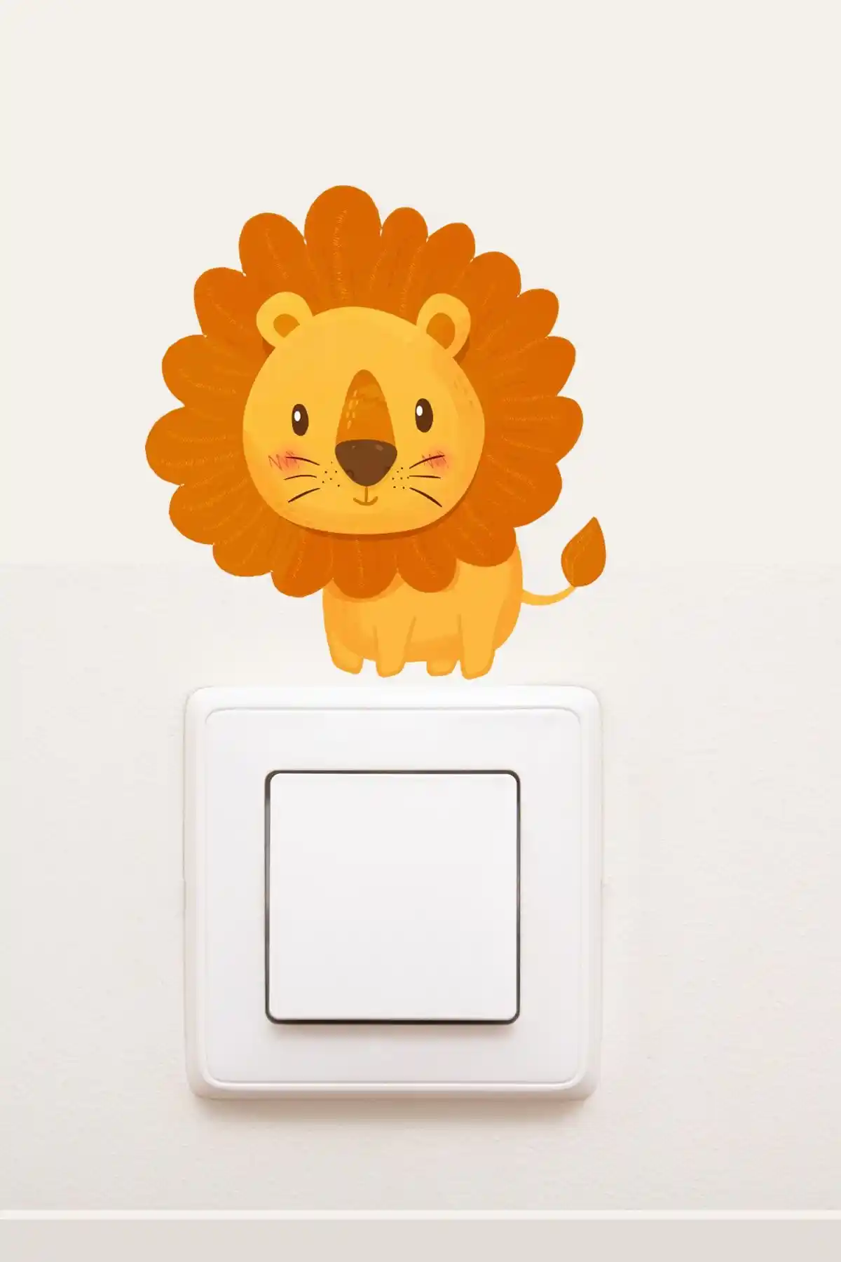 Çocuk Odaları İçin Renkli ve Eğlenceli Yavru Aslan Dekoratif Priz Stickerleri