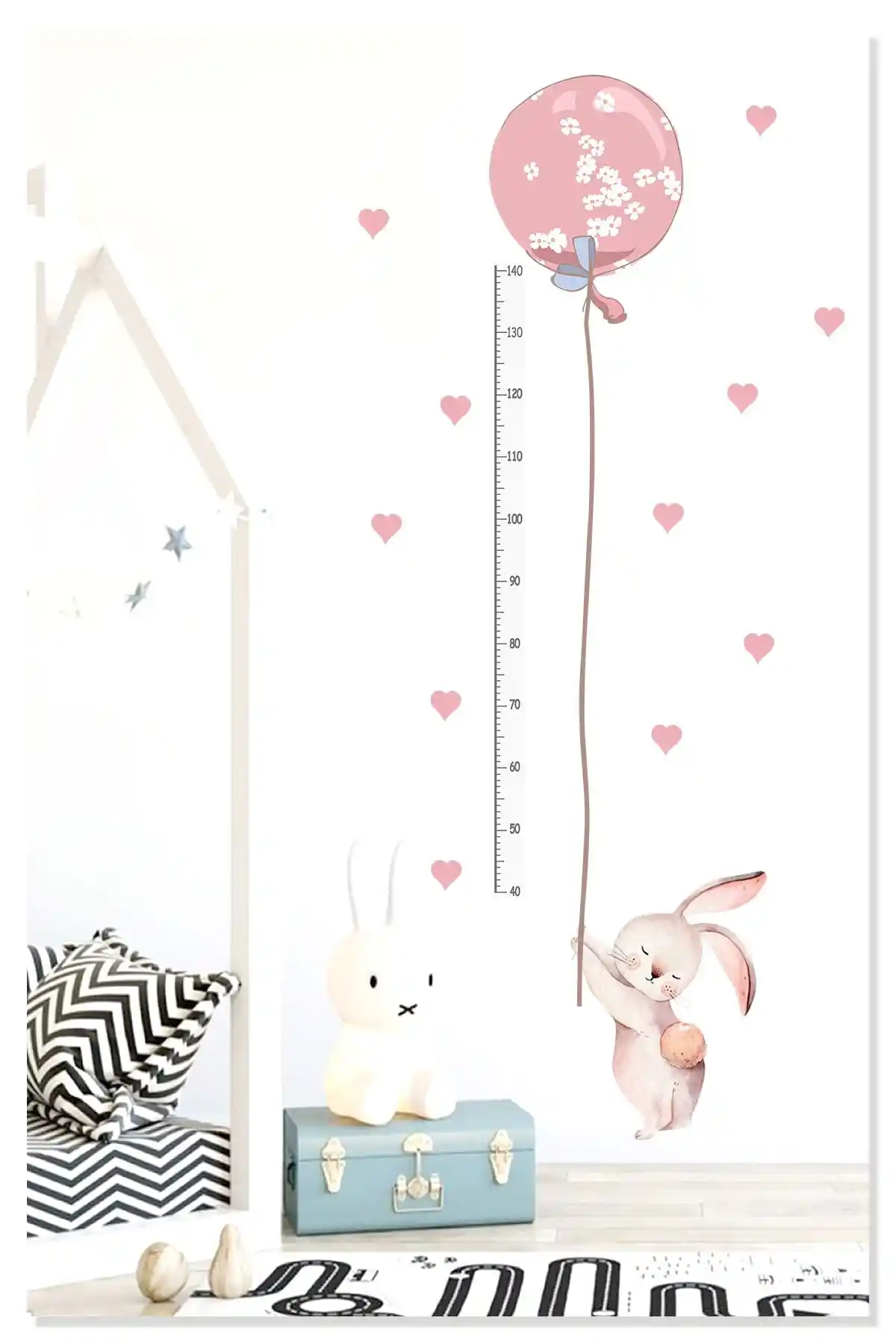 Çocuk Odası Dekorasyonunu Canlandıran Sevimli Balonlu Pembe Tavşan Boy Ölçer Duvar Stickeri