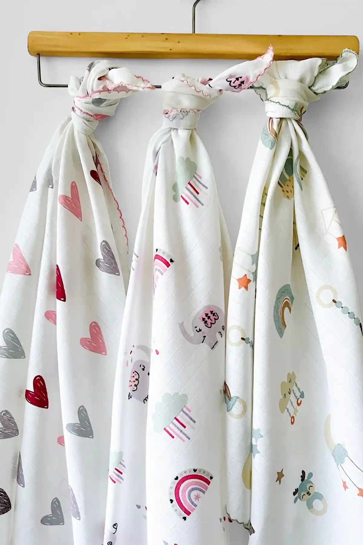 Çok Amaçlı Müslin Örtü Seti Bebekler İçin Şık ve Konforlu Kullanım İmkanı Sunar