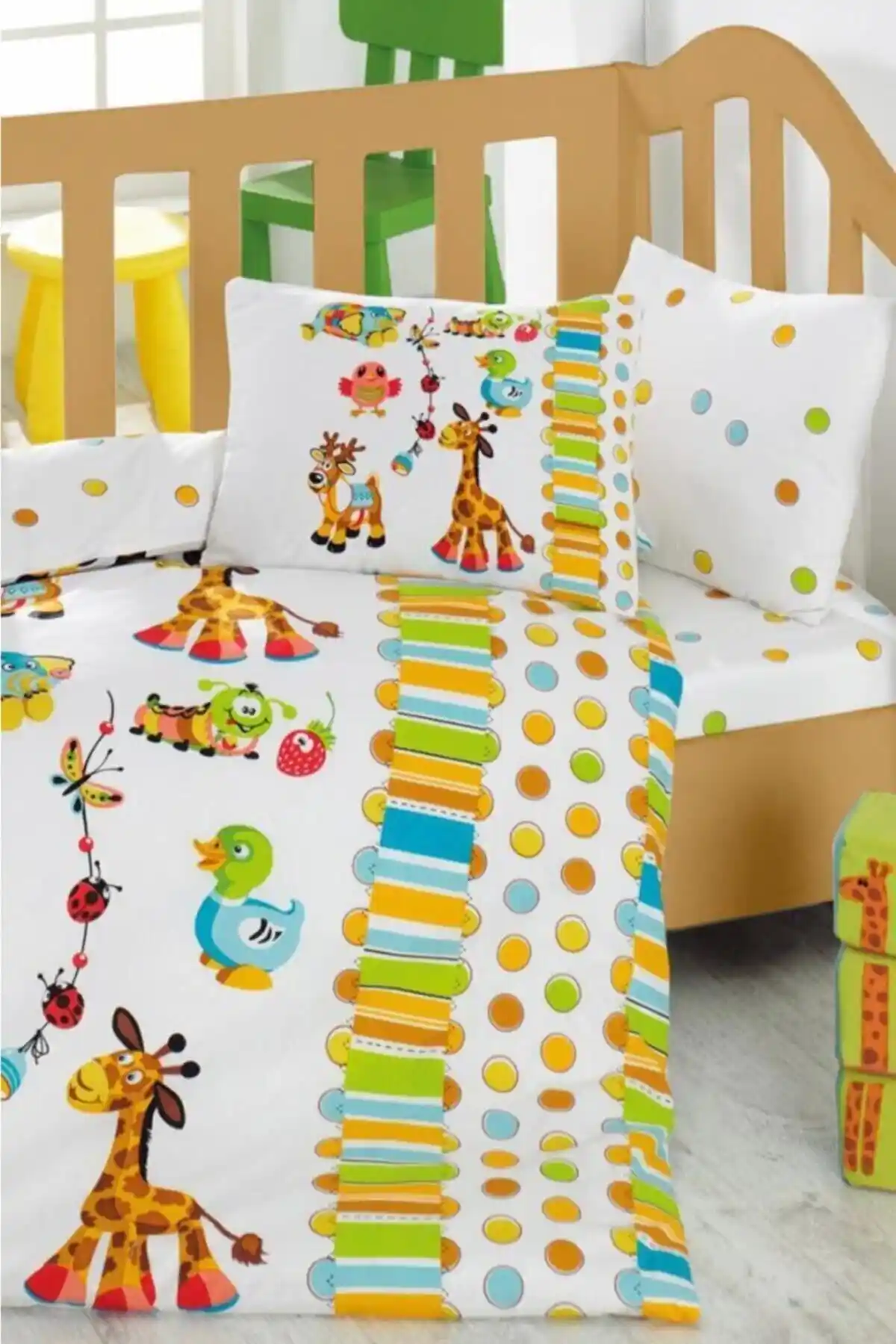 Cotton Box Oyun Bahçesi ve Taç Kristal Sailing Bebek Nevresim Takımları Karşılaştırması