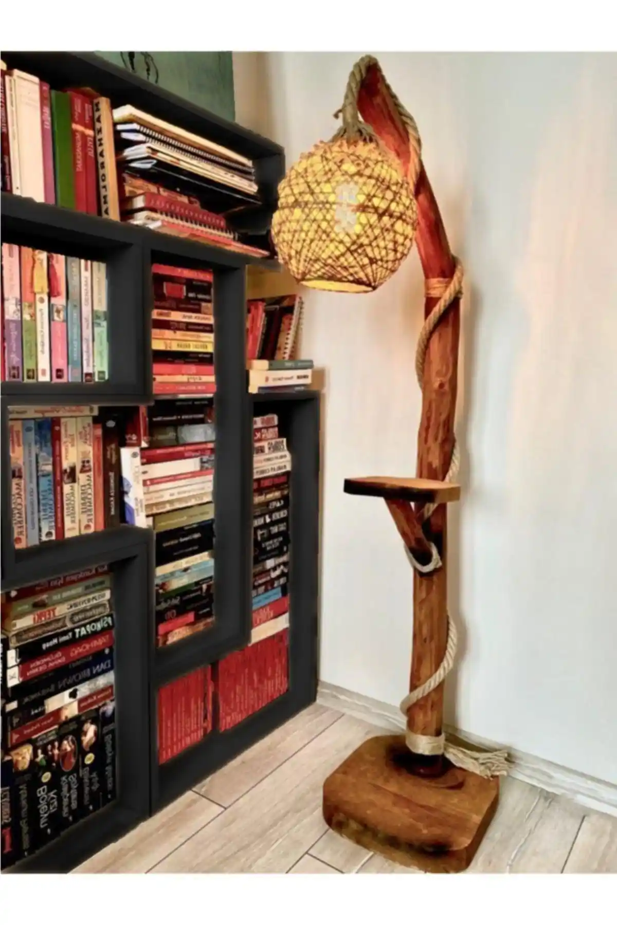 Dalyan Serisi Doğal Ahşap Lambader: Estetik ve İşlevselliğin Buluşması