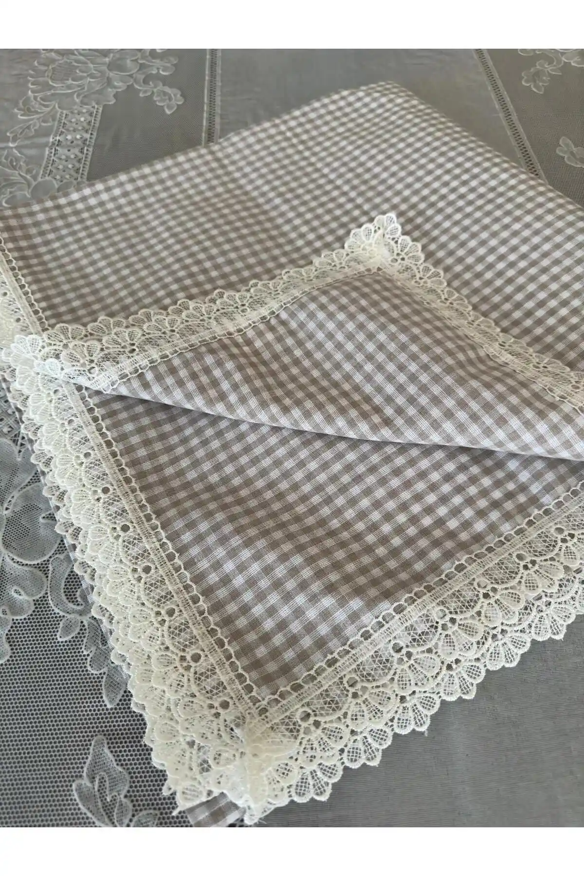 Dantelux Pitikare Fistolu 170x170 Sofra Bezi Şık ve Dayanıklı Polyester Masa Örtüsü
