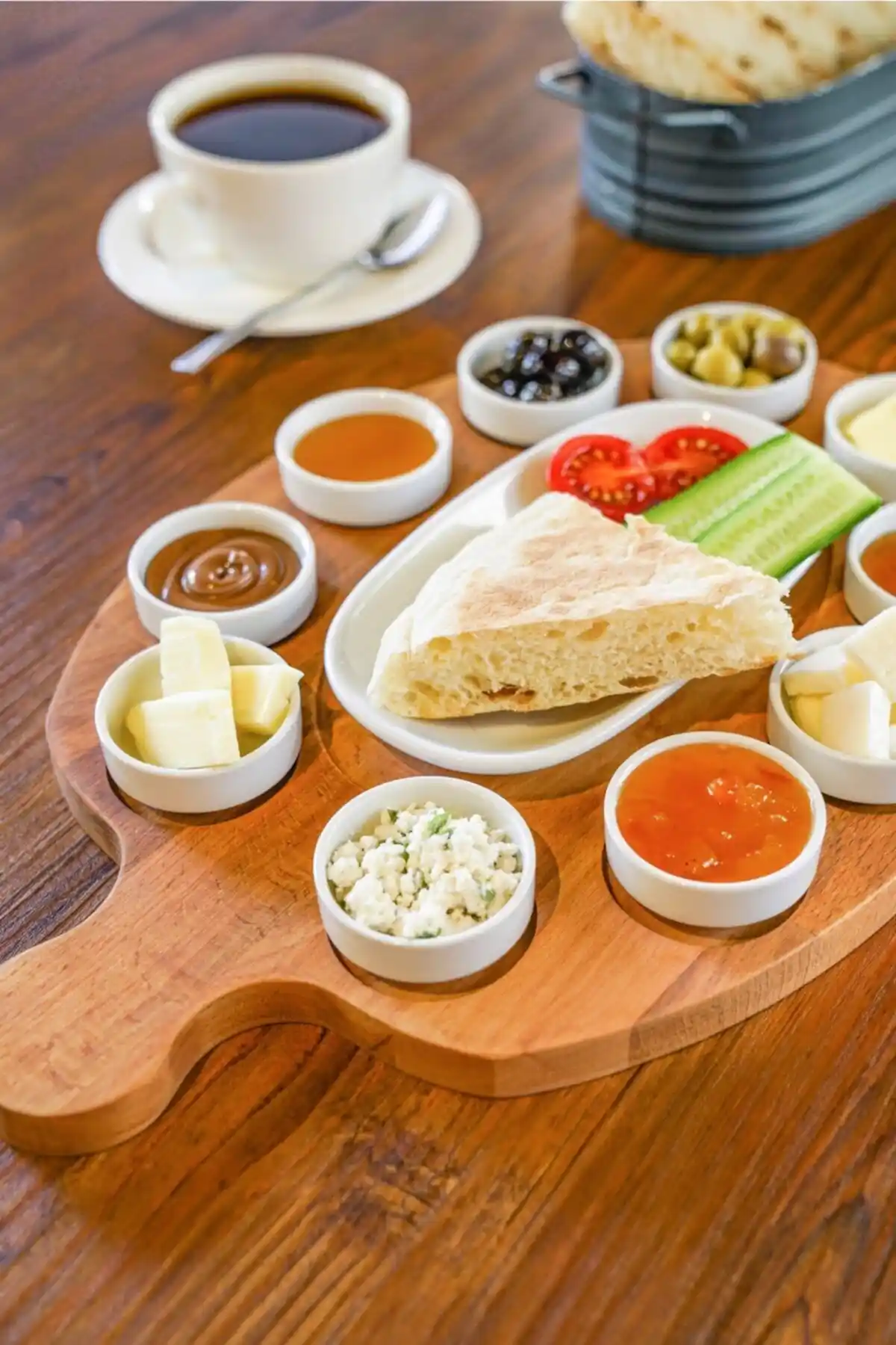 Davi Ahşap Kahvaltı Seti: Estetik ve Fonksiyonelliğin Modern Buluşması