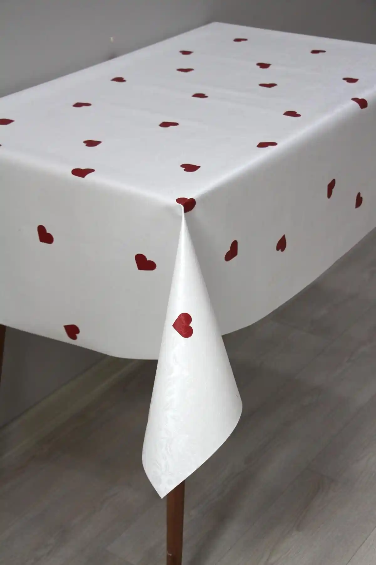 DDHOME ve Mavi Ihlamur Silinebilir PVC Masa Örtüleri Karşılaştırması ve Özellikleri