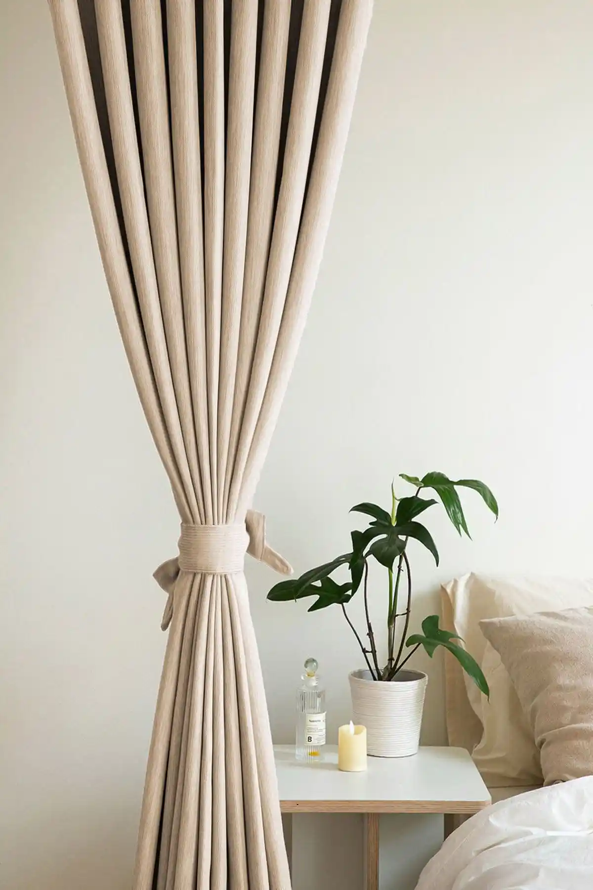 De'Vor Kadife Görünümlü Kalın Fon Perde Sütlü Kahve ve Açık Bej Renk Seçenekleriyle