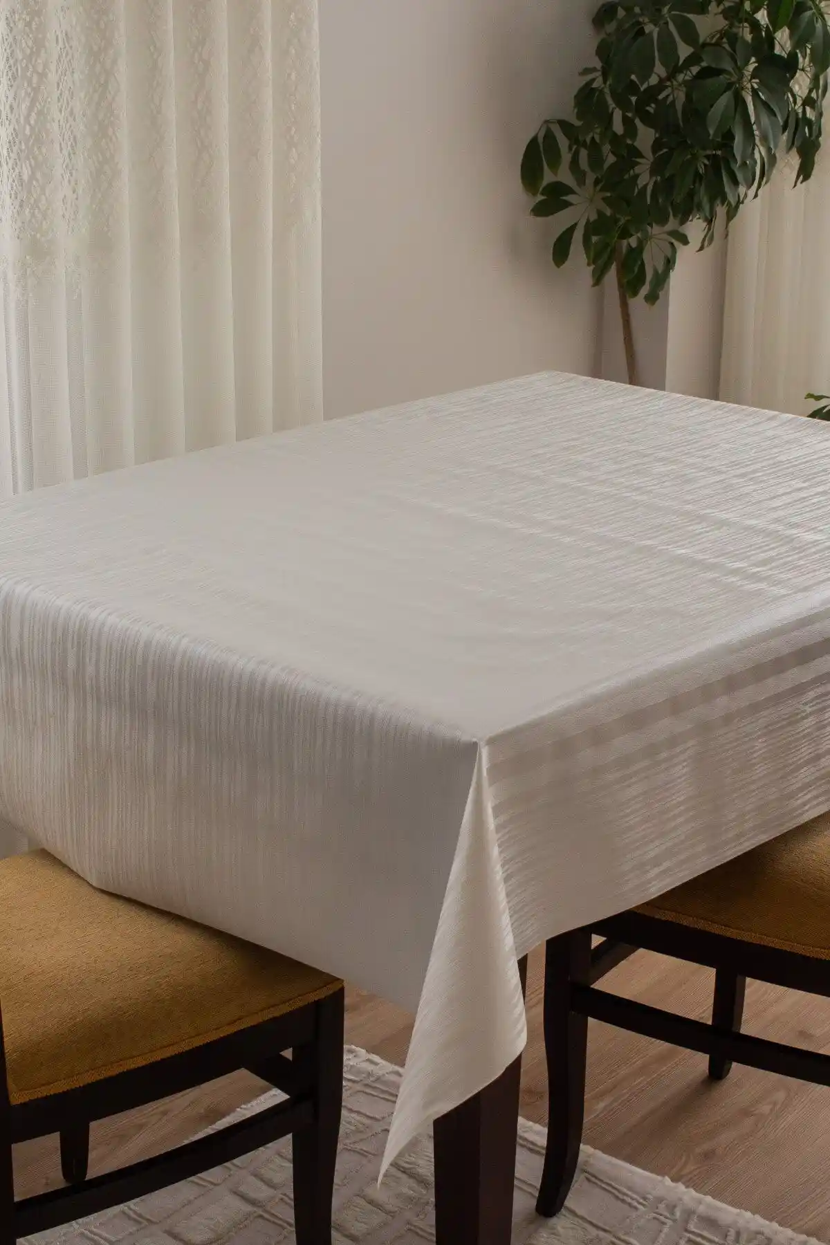 Decorekor Astarlı Silinebilir Hijyenik Kumaş Desenli Muşamba PVC Masa Örtüsü Özellikleri ve Kullanım Avantajları