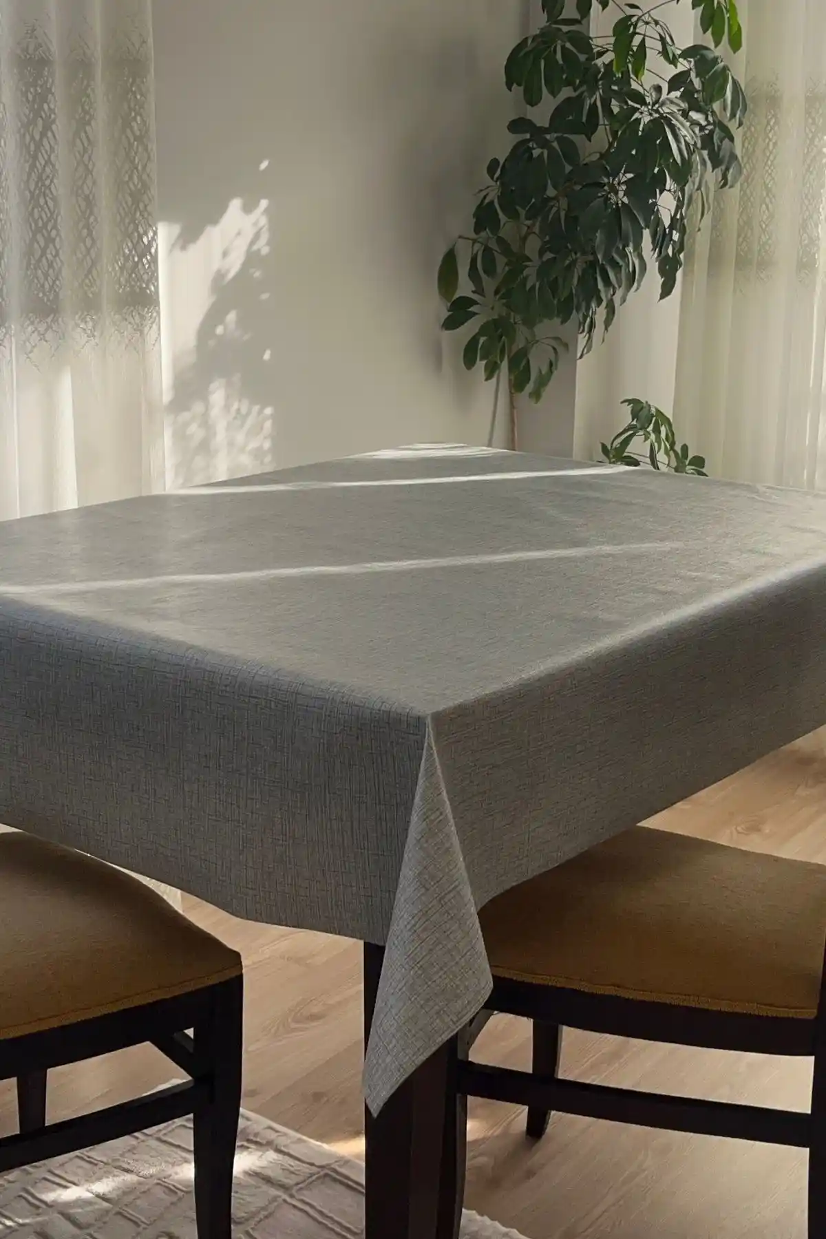 Decorekor Astarlı Silinebilir Hijyenik PVC Masa Örtüsü Modern ve Dayanıklı Tasarım