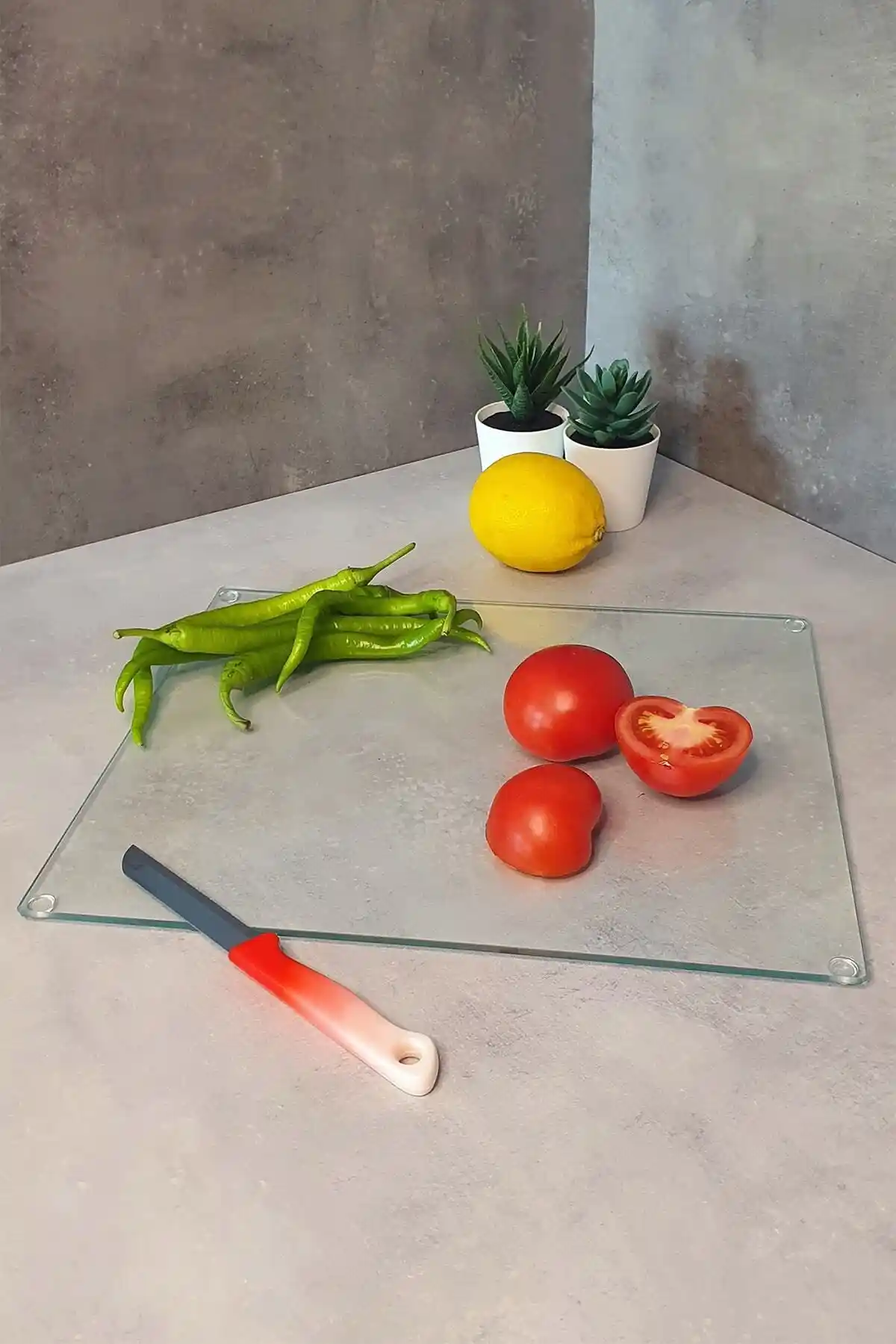 Decorita Saydam Cam Kesme Tahtası: Şık ve Dayanıklı Mutfak Gereçleri