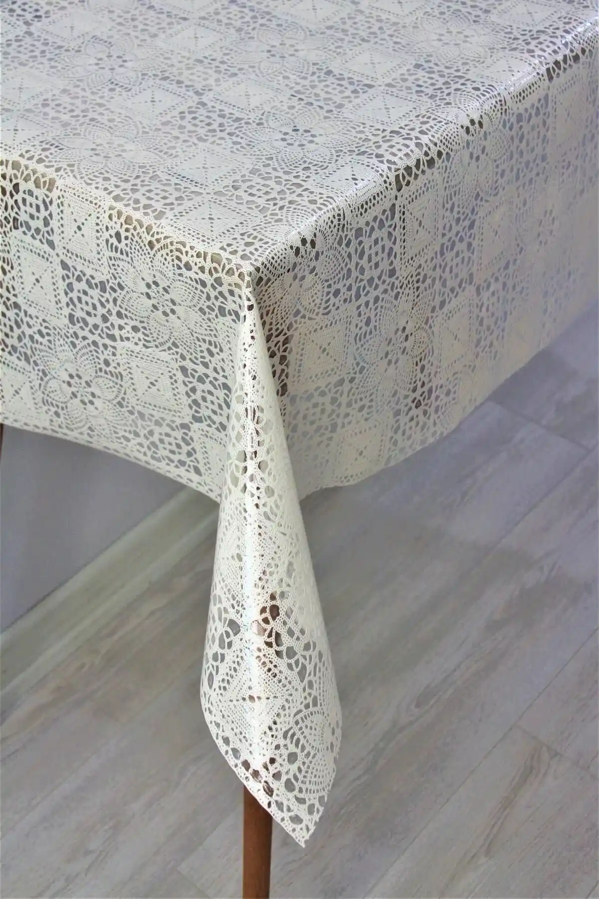 DedeEvTekstil ve Yılzıhhome Şeffaf Masa Örtüleri Karşılaştırması