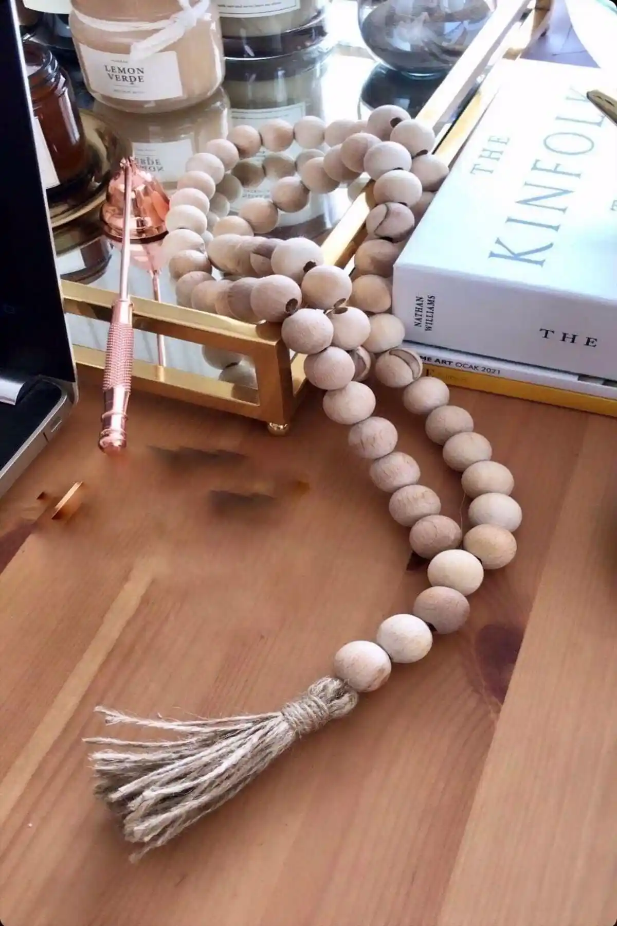 Dekoratif Ahşap Boncuklu Süs: Modern ve Dayanıklı İç Mekan Aksesuarları