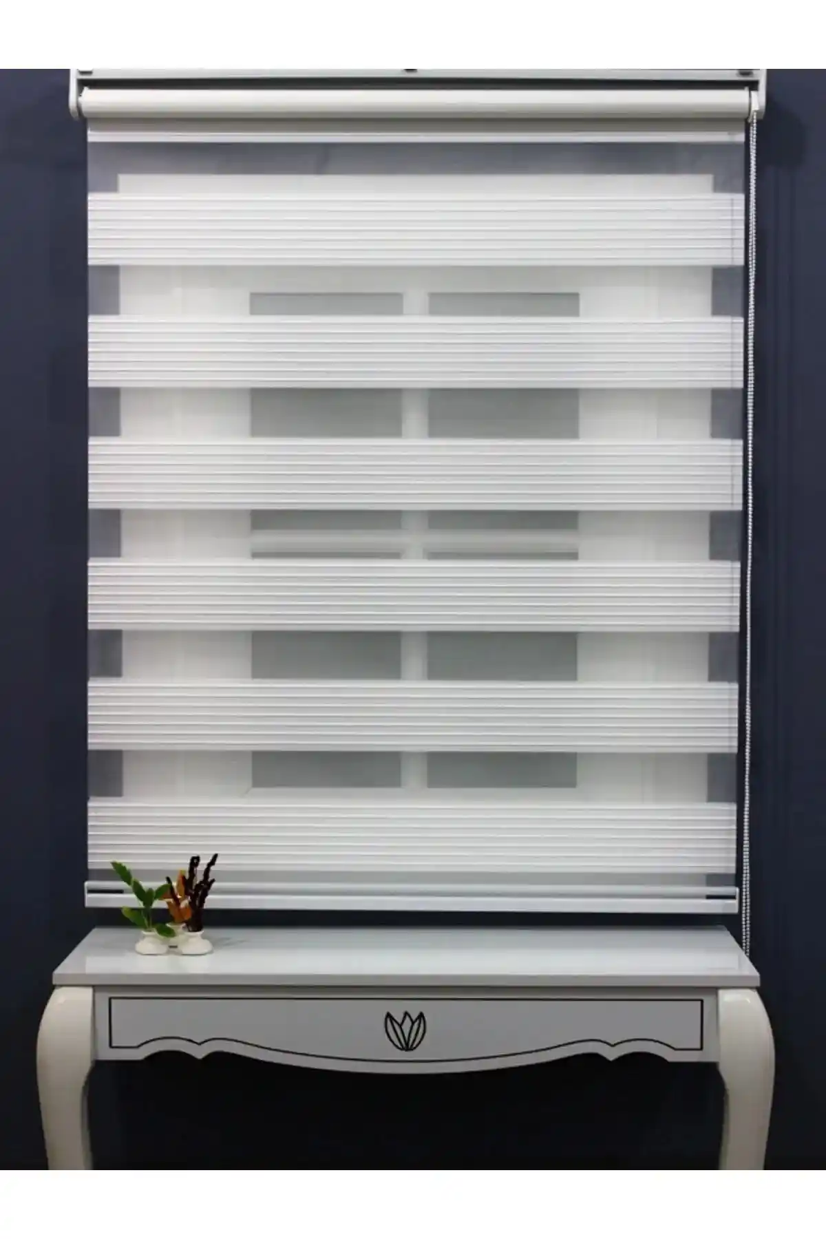 Dekoronyedi Beyaz Piliseli Stor Zebra Perde: Modern ve İşlevsel İç Mekân Dekorasyonu