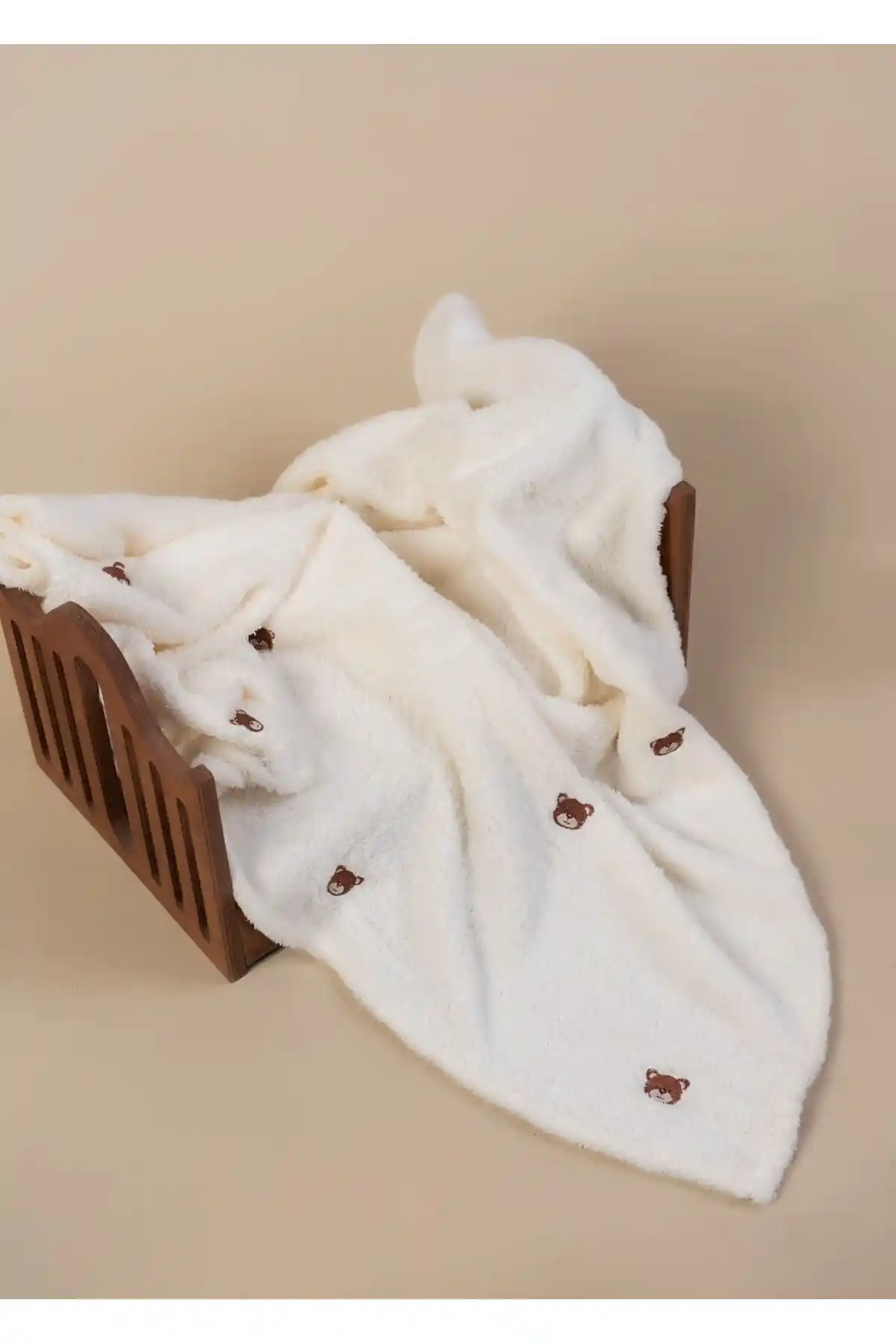 DensHaus Ayıcık Desenli Nakışlı Bebek Battaniyesi Güvenli ve Konforlu Kullanım İmkanı Sunar